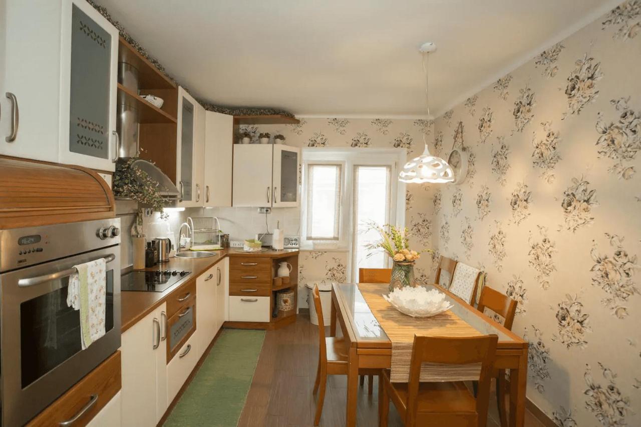 Beach Apartment Butterfly With Sea View Split Exterior photo