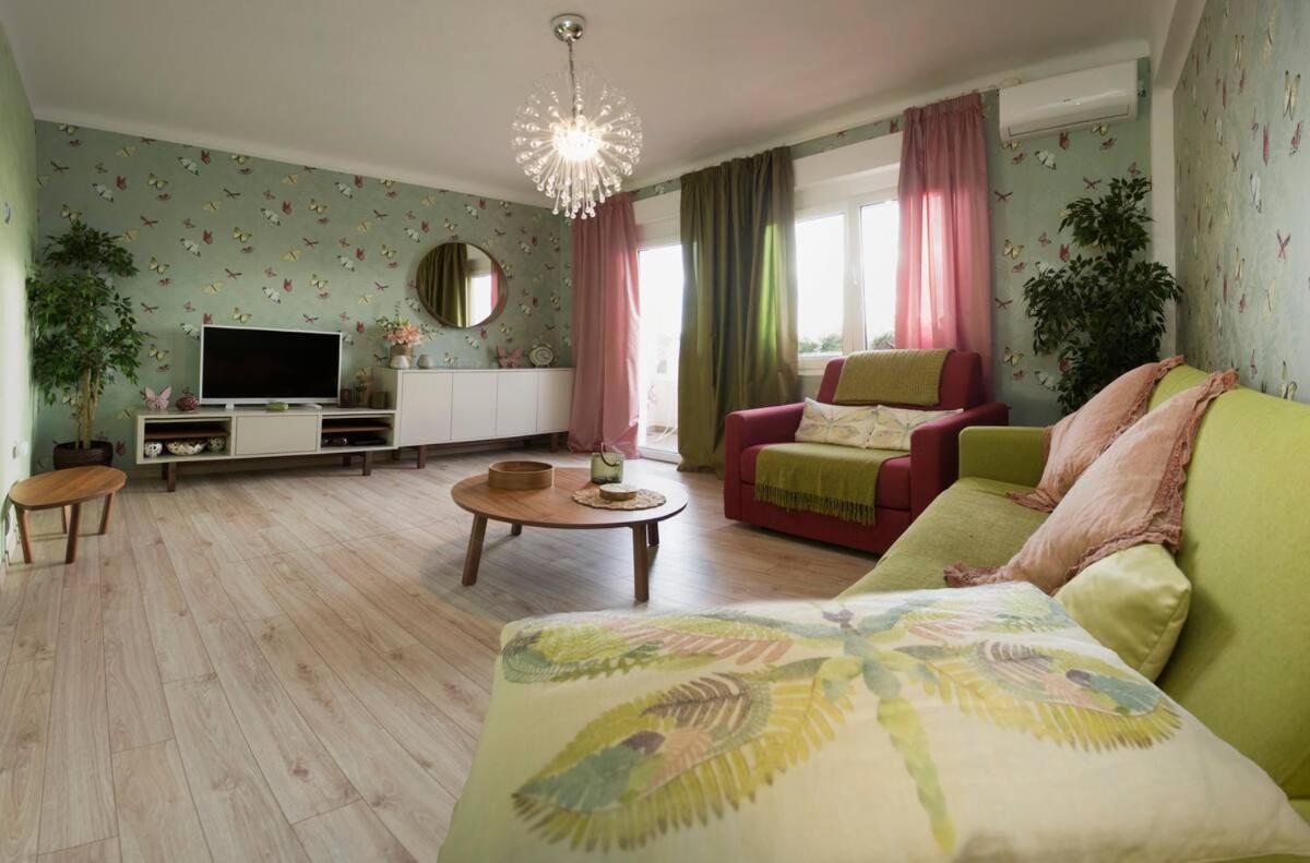 Beach Apartment Butterfly With Sea View Split Exterior photo