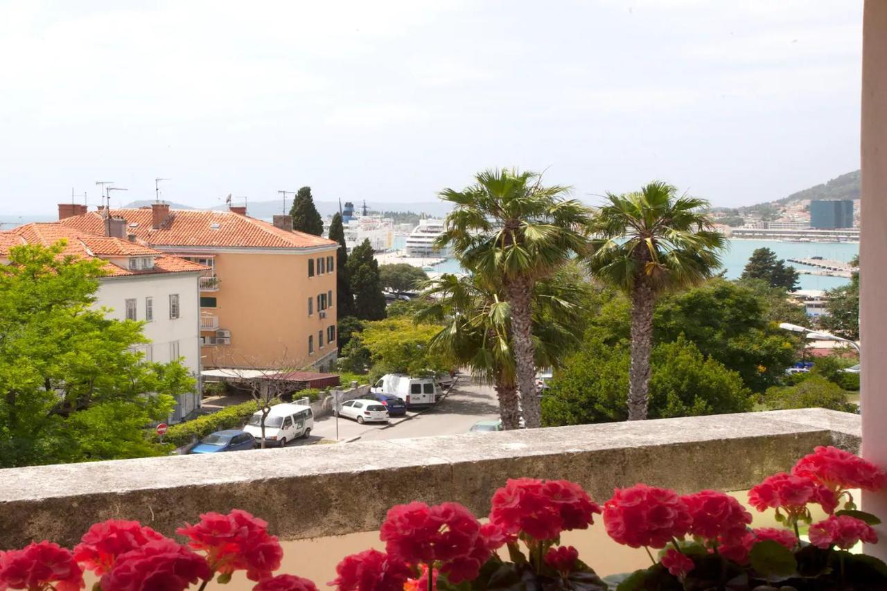 Beach Apartment Butterfly With Sea View Split Exterior photo
